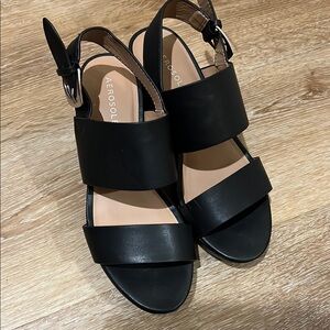 Aerosoles Women's Black platform strap block heels